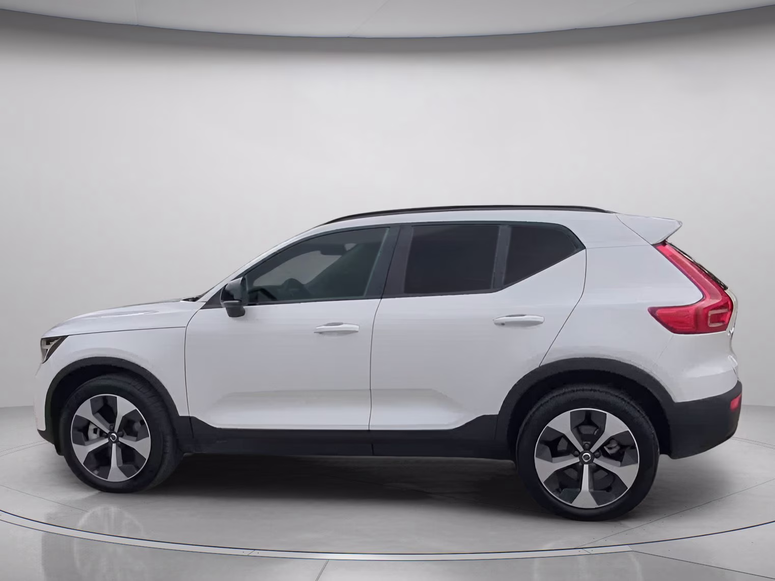 2026 Crystal White Volvo XC40 Plus AWD SUV
