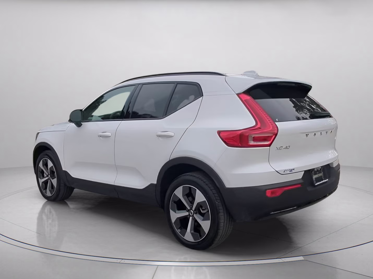 2026 Crystal White Volvo XC40 Plus AWD SUV