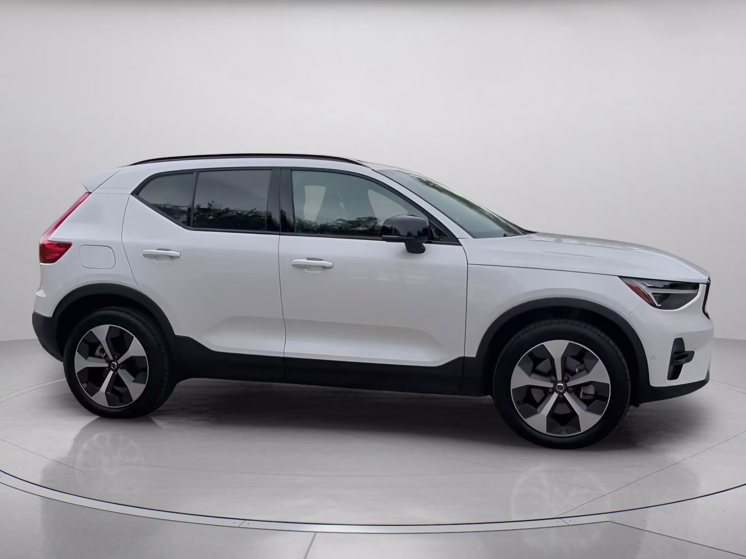 2026 Crystal White Volvo XC40 Plus AWD SUV
