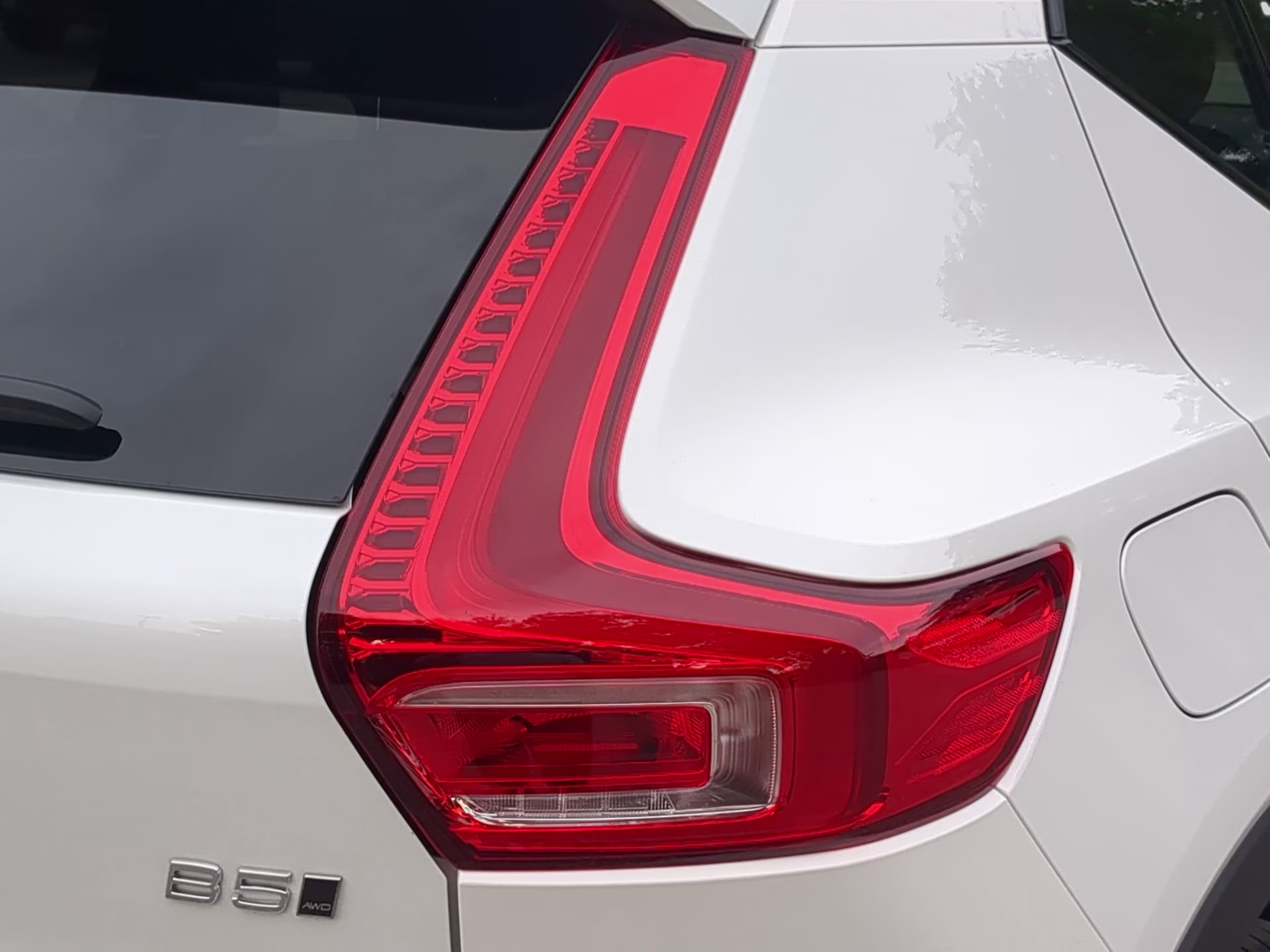 2026 Crystal White Volvo XC40 Plus AWD SUV