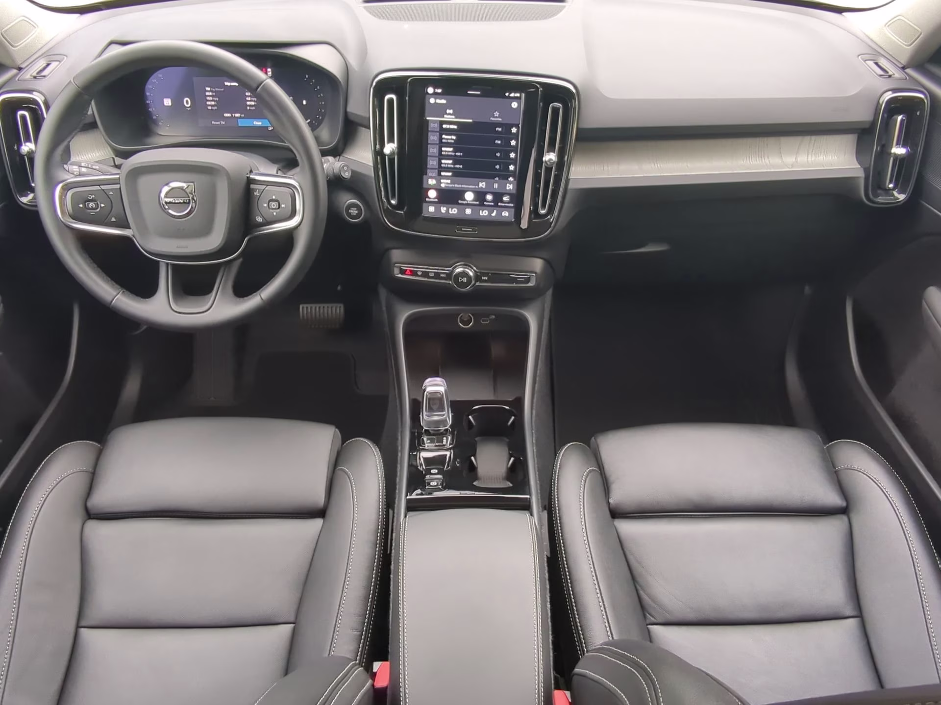 2026 Crystal White Volvo XC40 Plus AWD SUV