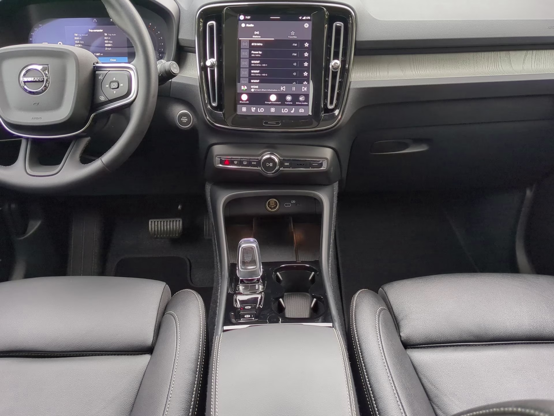 2026 Crystal White Volvo XC40 Plus AWD SUV