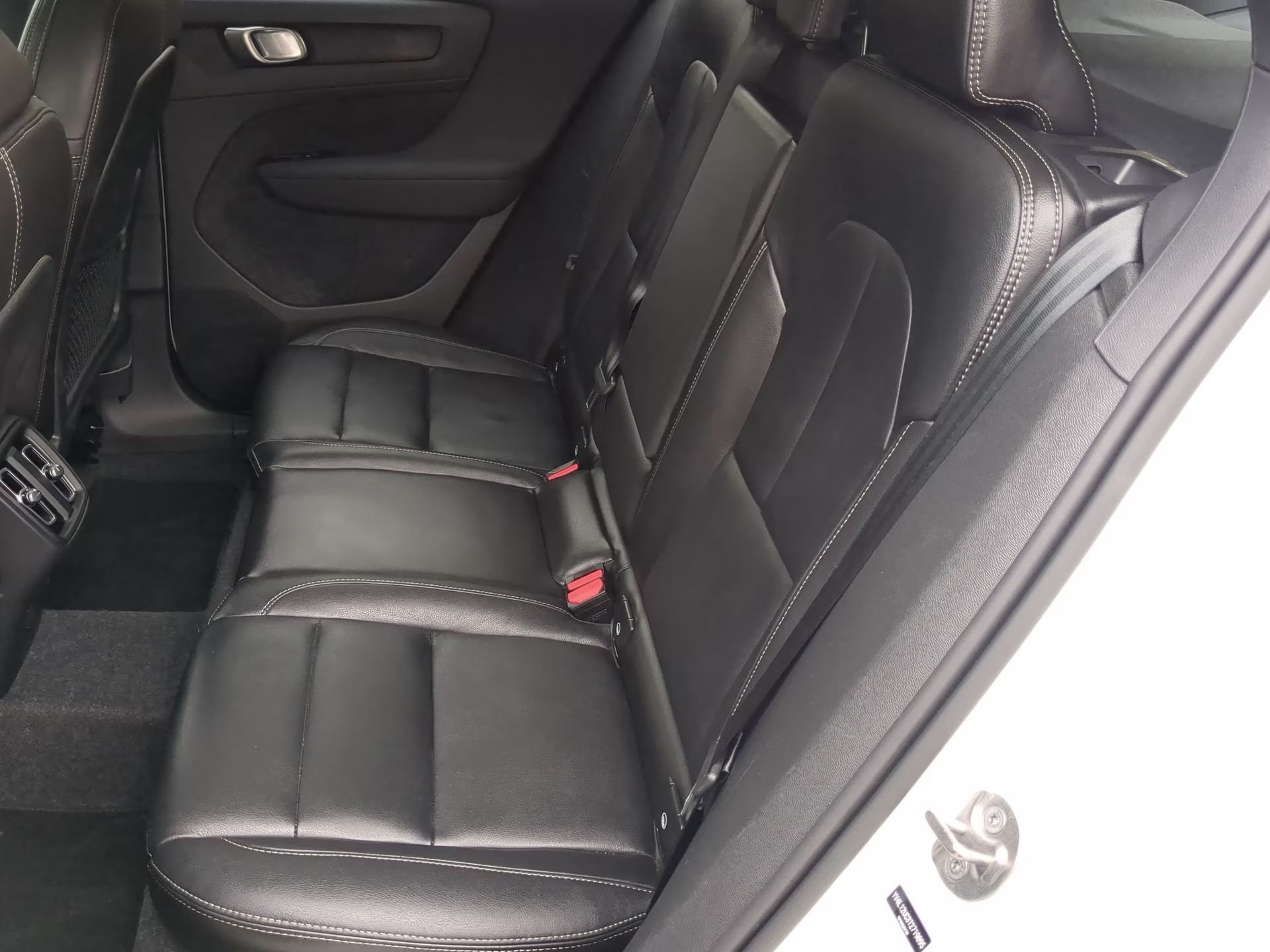 2026 Crystal White Volvo XC40 Plus AWD SUV