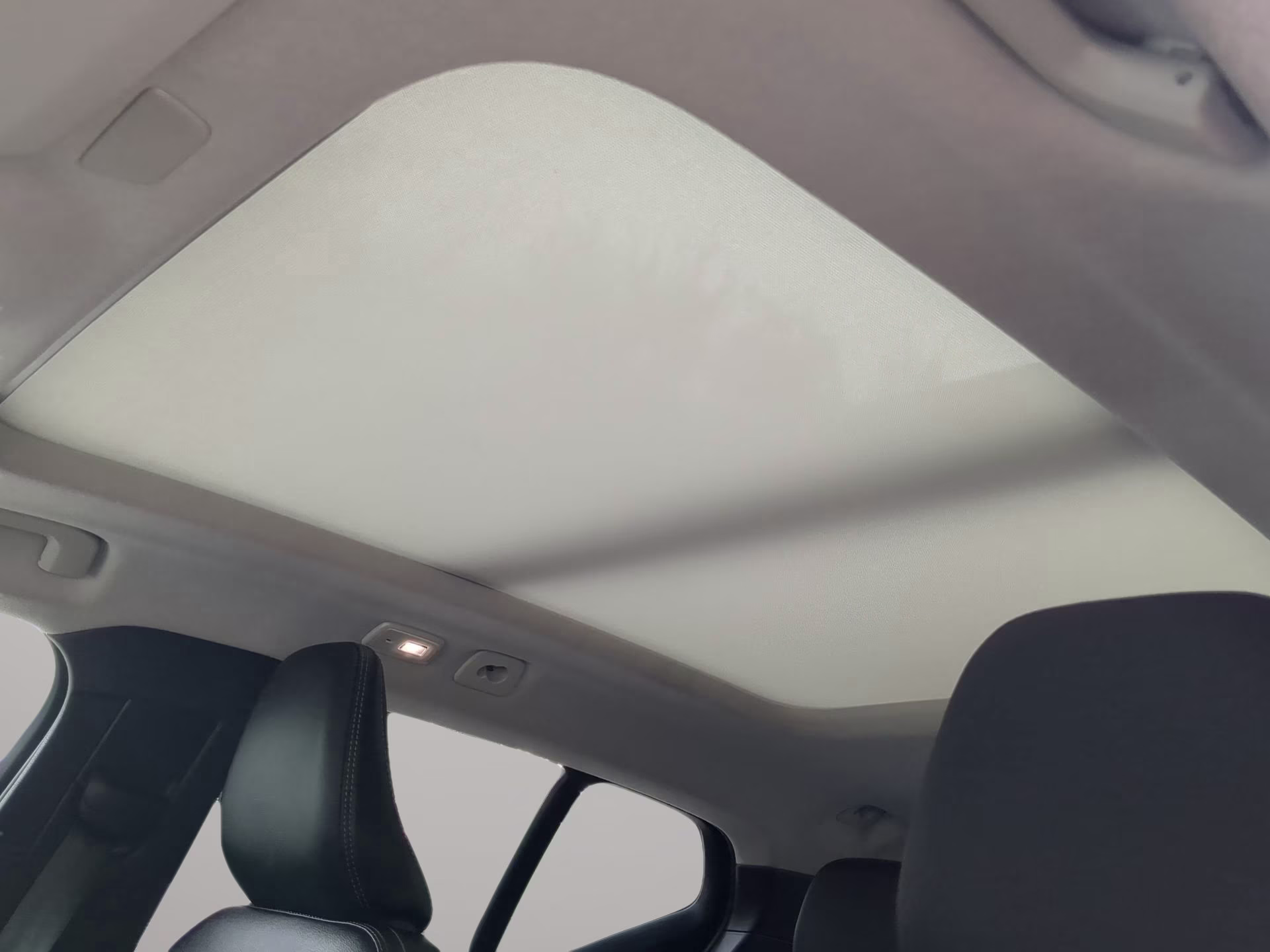 2026 Crystal White Volvo XC40 Plus AWD SUV