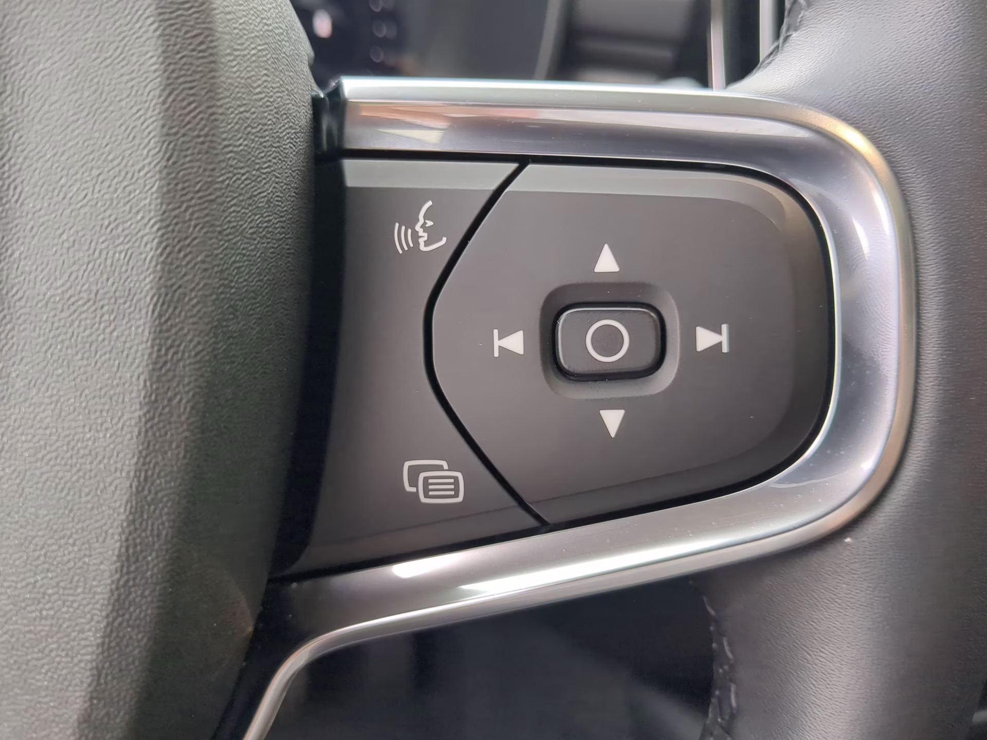 2026 Crystal White Volvo XC40 Plus AWD SUV