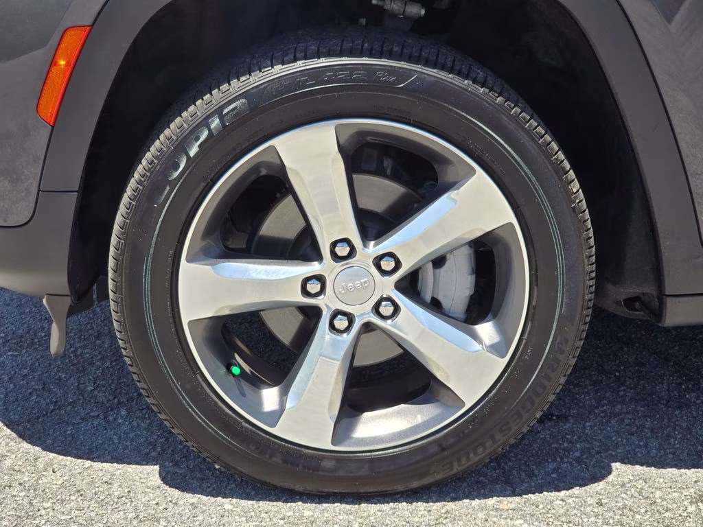 2025 Baltic Gray Metallic Clearcoat Jeep Grand Cherokee Limited 4X4 SUV