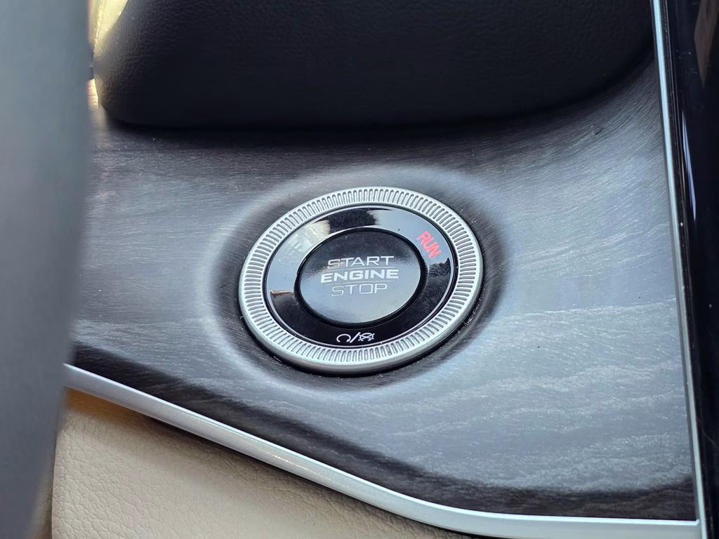 2025 Baltic Gray Metallic Clearcoat Jeep Grand Cherokee Limited 4X4 SUV