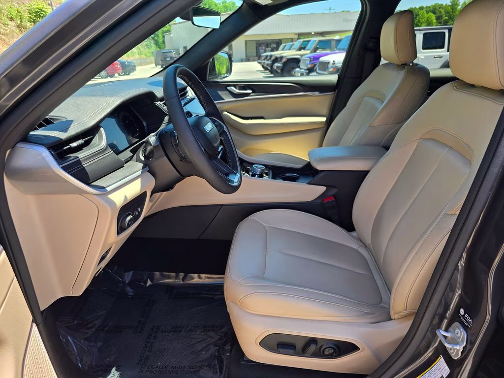 2025 Baltic Gray Metallic Clearcoat Jeep Grand Cherokee Limited 4X4 SUV