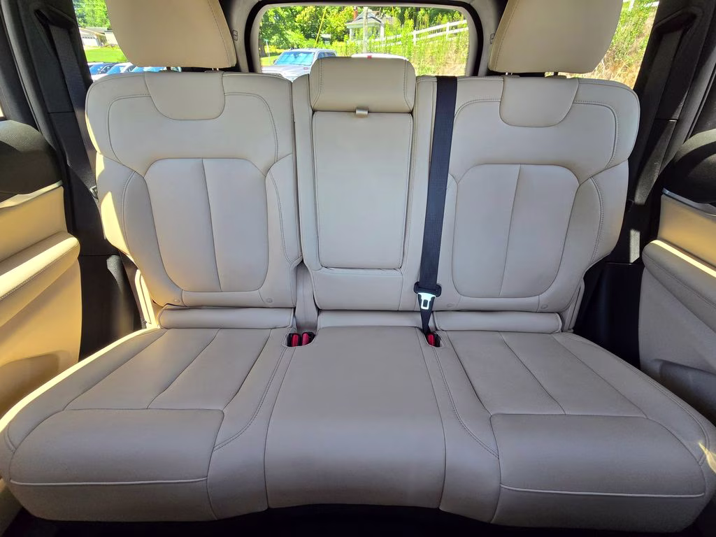 2025 Baltic Gray Metallic Clearcoat Jeep Grand Cherokee Limited 4X4 SUV