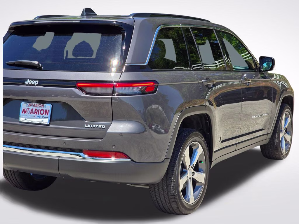 2025 Baltic Gray Metallic Clearcoat Jeep Grand Cherokee Limited 4X4 SUV