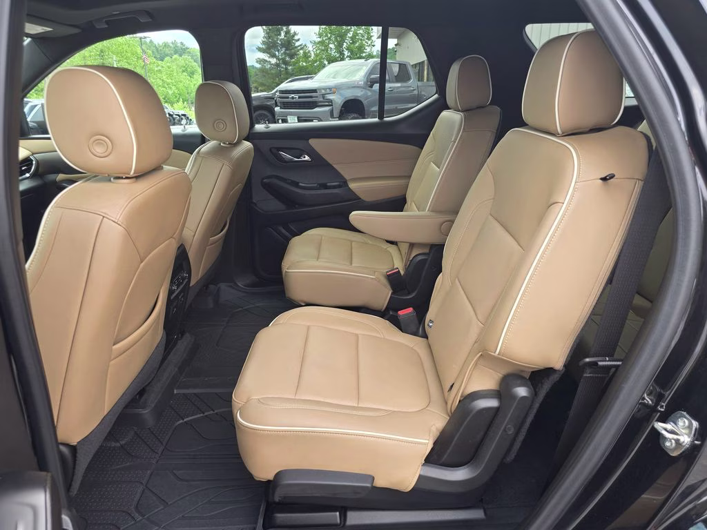 2023 Mosaic Black Metallic Chevrolet Traverse Premier AWD SUV