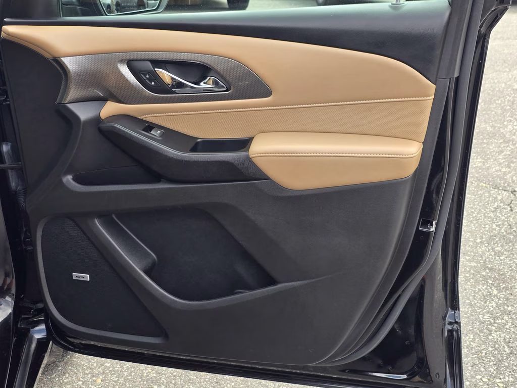 2023 Mosaic Black Metallic Chevrolet Traverse Premier AWD SUV