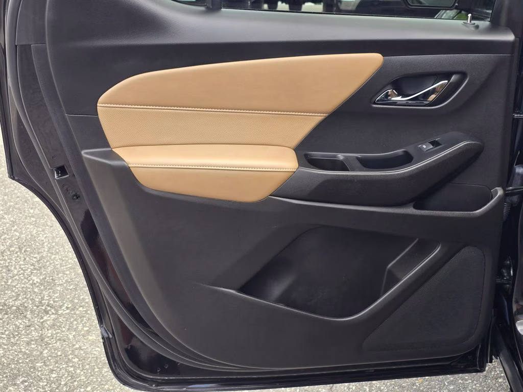 2023 Mosaic Black Metallic Chevrolet Traverse Premier AWD SUV