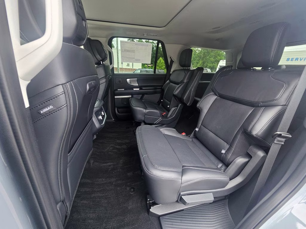 2026 Glacier Gray Metallic Tri-Coat Ford Expedition Platinum 4X4 SUV