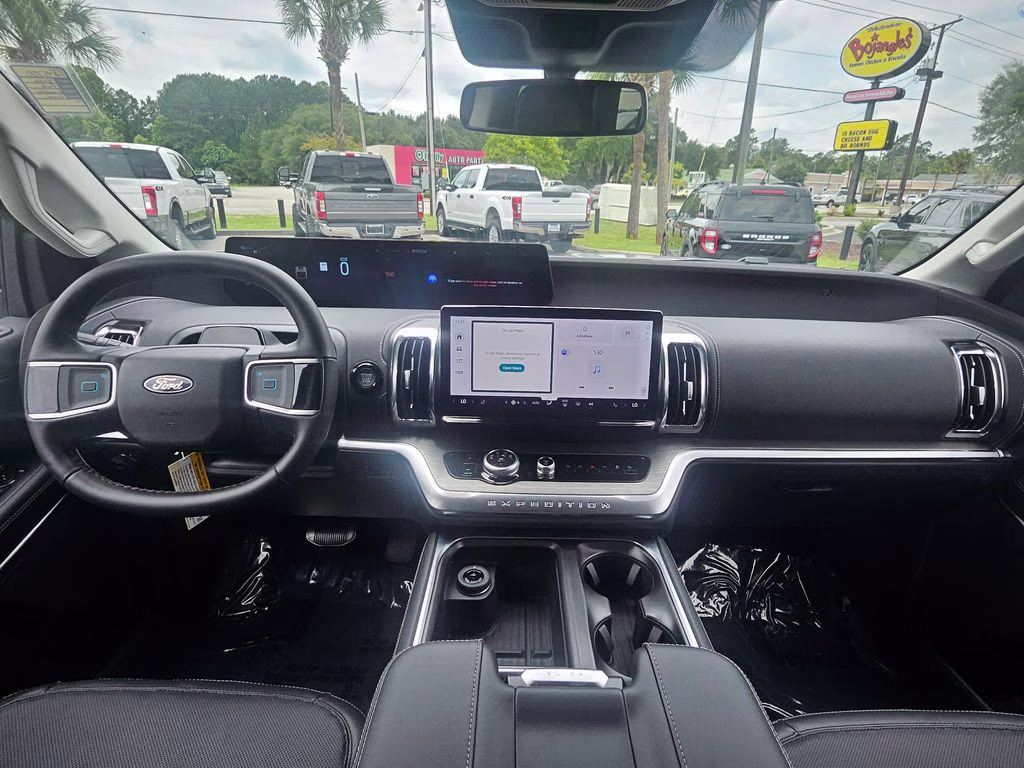2026 Glacier Gray Metallic Tri-Coat Ford Expedition Platinum 4X4 SUV