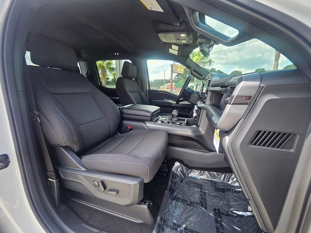 2026 Oxford White Ford F-150 XLT 4X4 Truck