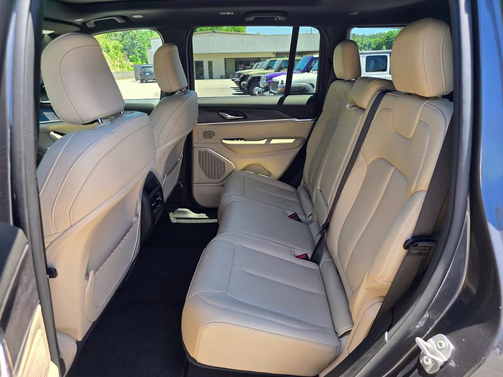 2025 Baltic Gray Metallic Clearcoat Jeep Grand Cherokee Limited 4X4 SUV