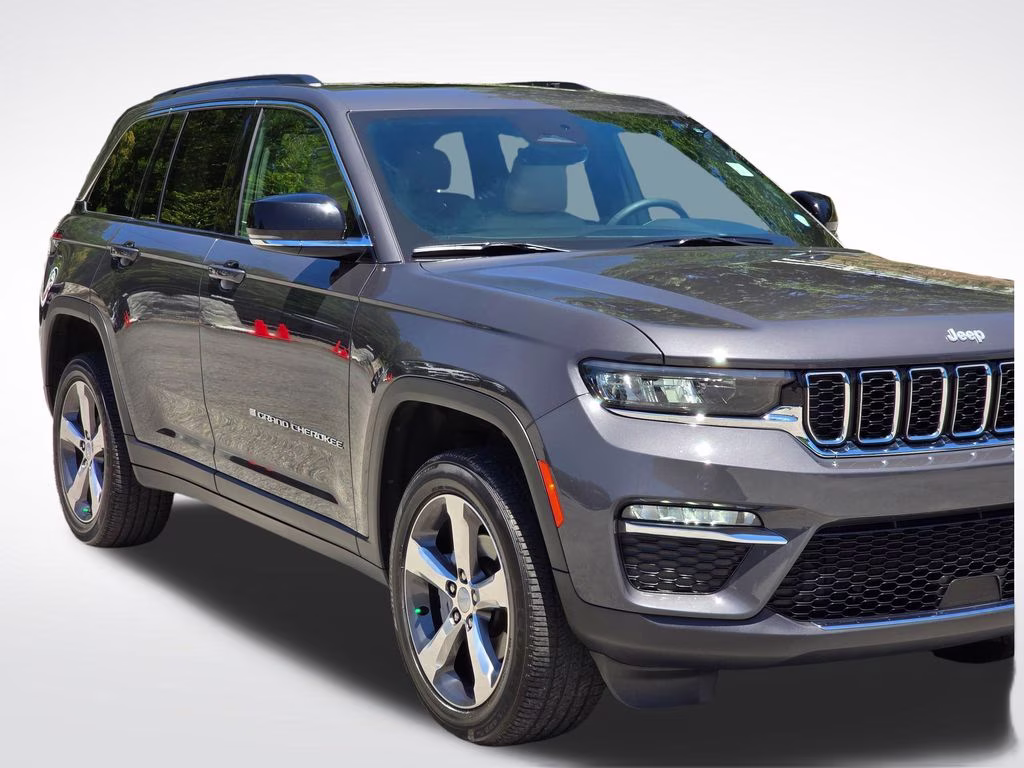 2025 Baltic Gray Metallic Clearcoat Jeep Grand Cherokee Limited 4X4 SUV