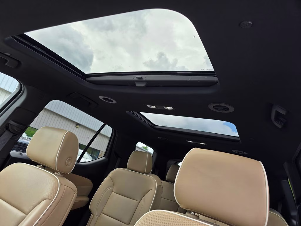 2023 Mosaic Black Metallic Chevrolet Traverse Premier AWD SUV