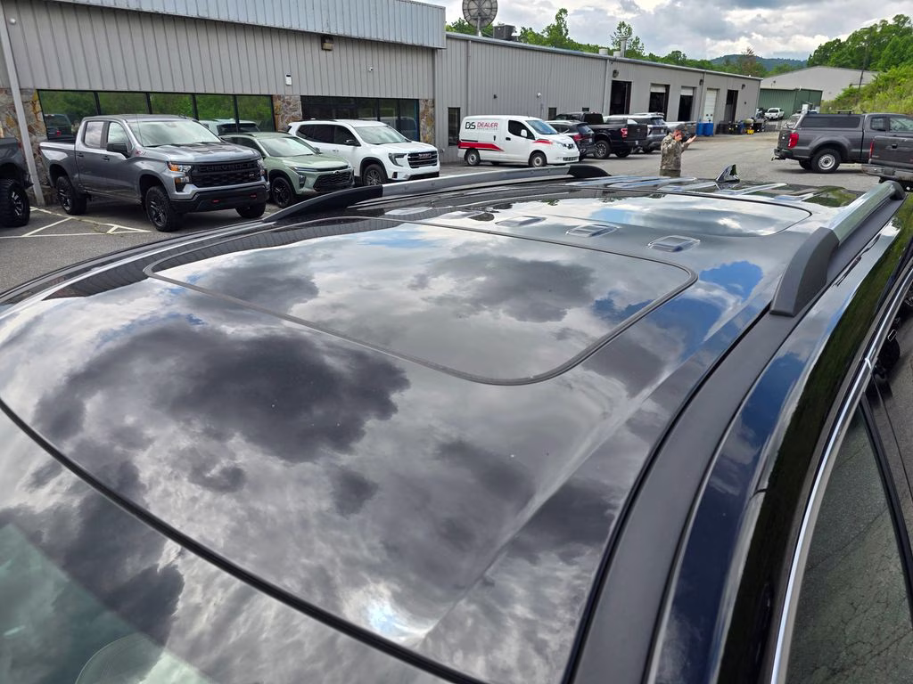2023 Mosaic Black Metallic Chevrolet Traverse Premier AWD SUV