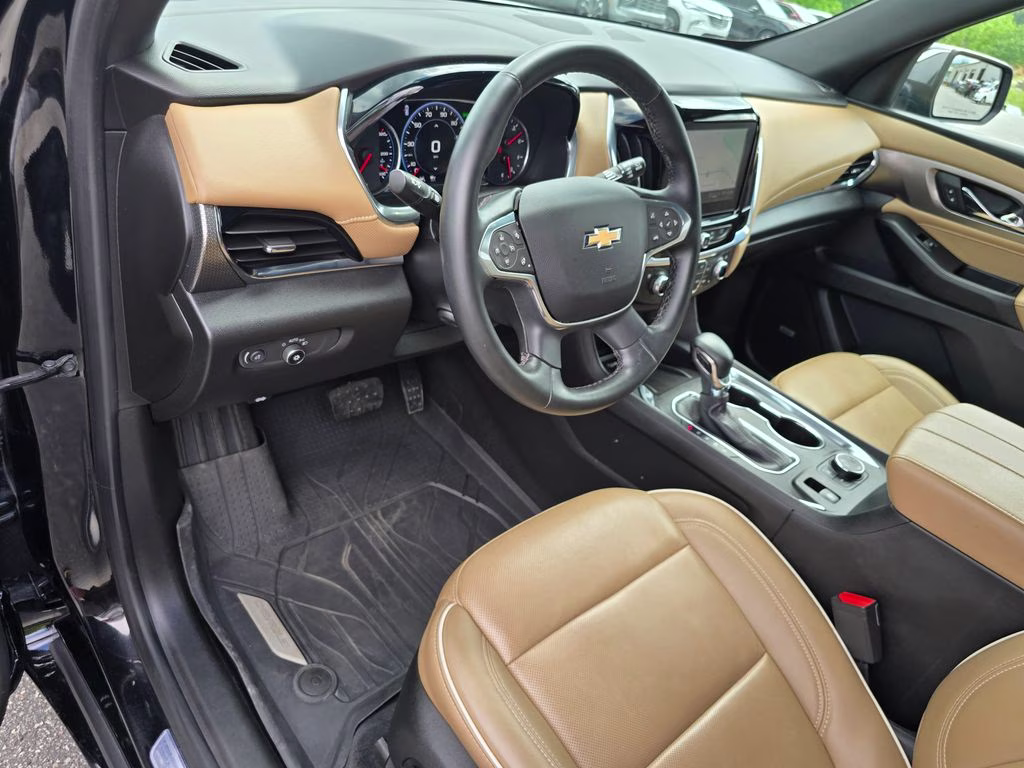 2023 Mosaic Black Metallic Chevrolet Traverse Premier AWD SUV