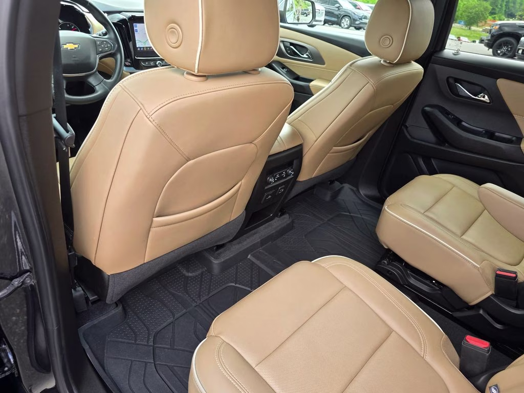 2023 Mosaic Black Metallic Chevrolet Traverse Premier AWD SUV
