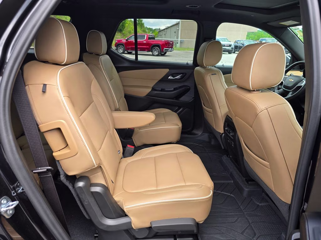 2023 Mosaic Black Metallic Chevrolet Traverse Premier AWD SUV