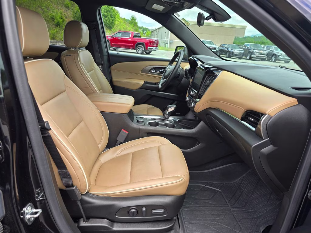 2023 Mosaic Black Metallic Chevrolet Traverse Premier AWD SUV