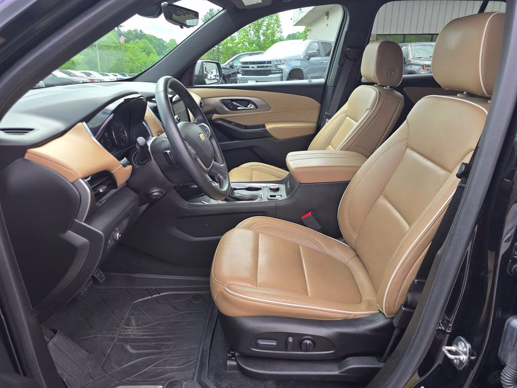 2023 Mosaic Black Metallic Chevrolet Traverse Premier AWD SUV