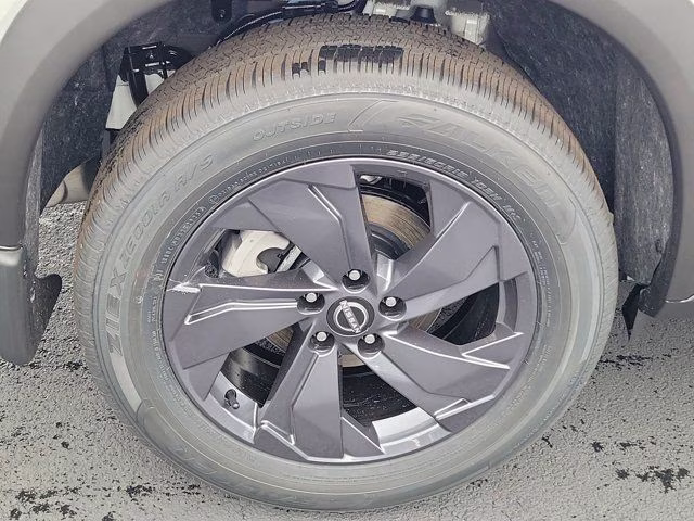 2026 Everest White Pearl Tricoat Nissan Rogue SV FWD SUV