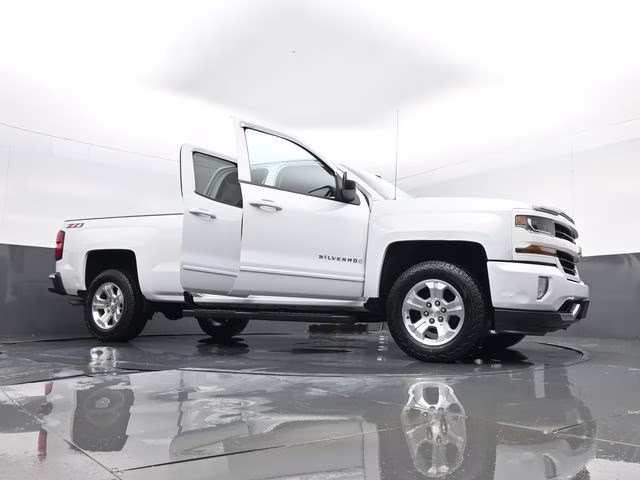 2018 Summit White Chevrolet Silverado 1500 LT 4X4 Truck