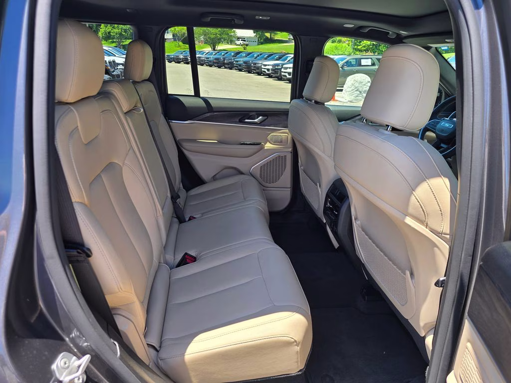 2025 Baltic Gray Metallic Clearcoat Jeep Grand Cherokee Limited 4X4 SUV