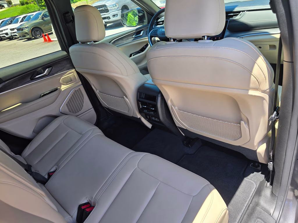 2025 Baltic Gray Metallic Clearcoat Jeep Grand Cherokee Limited 4X4 SUV