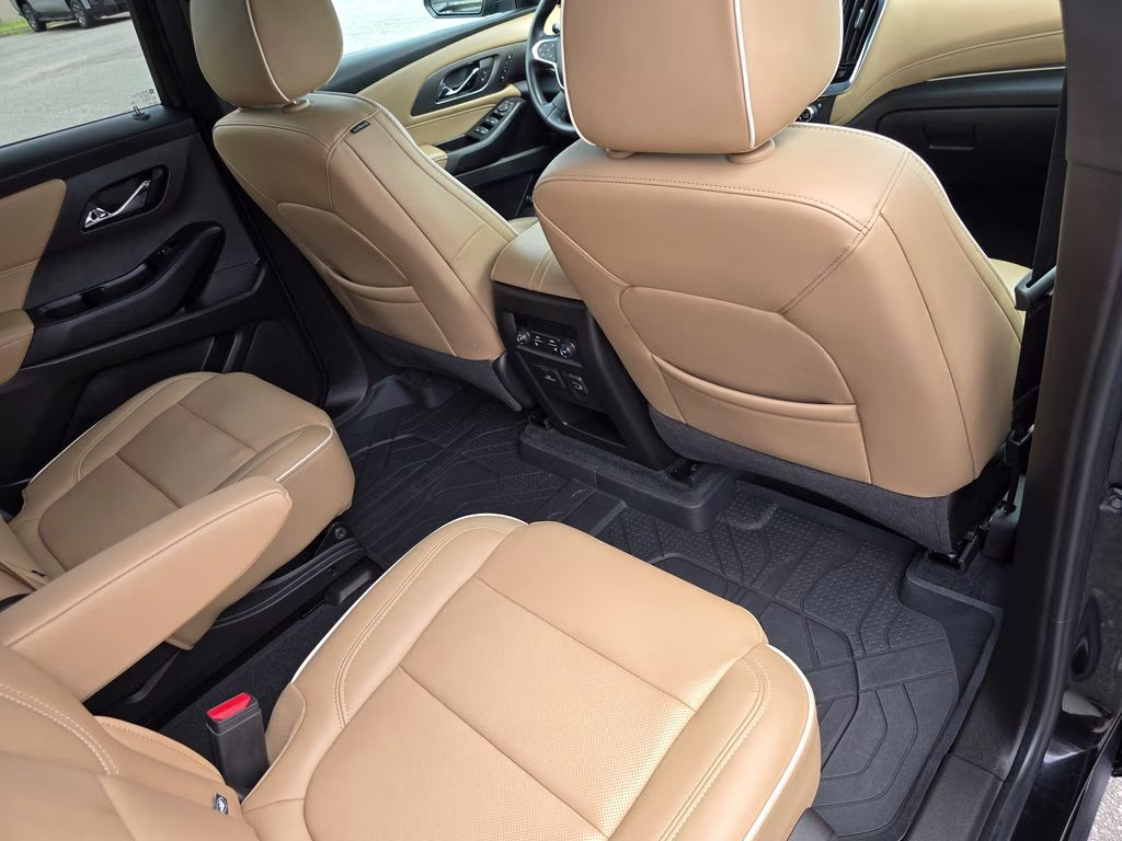 2023 Mosaic Black Metallic Chevrolet Traverse Premier AWD SUV
