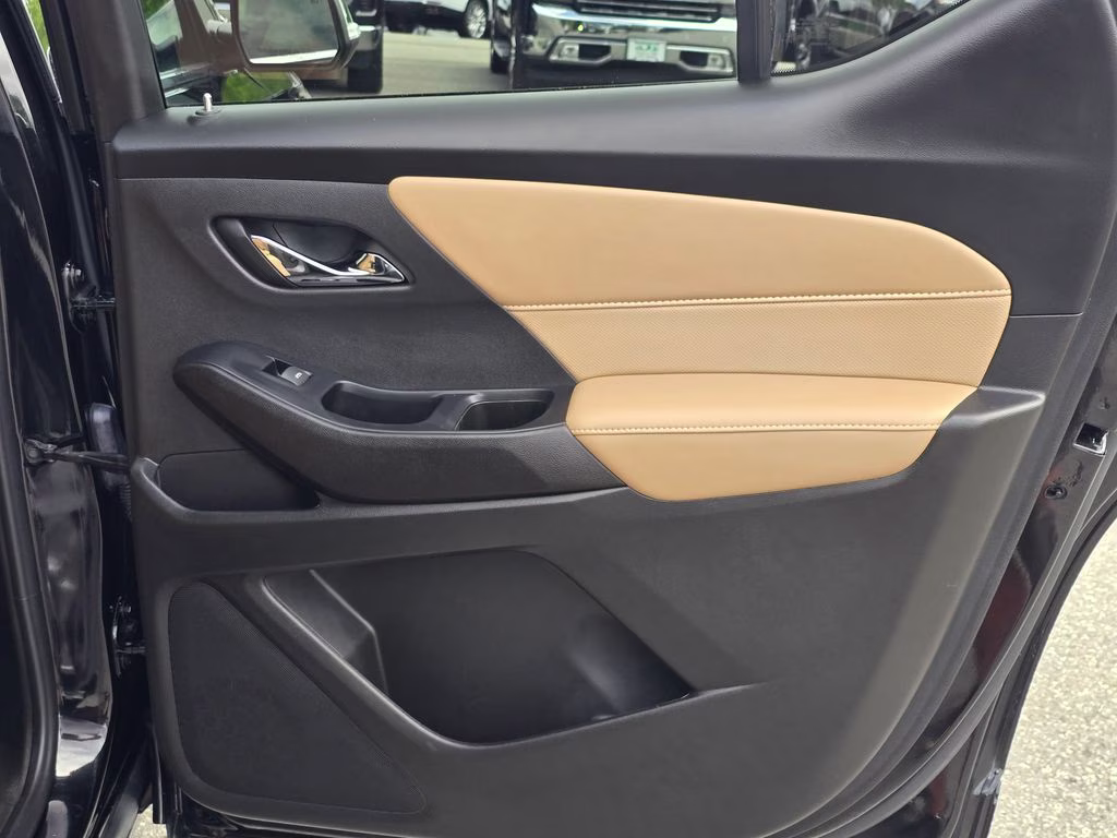 2023 Mosaic Black Metallic Chevrolet Traverse Premier AWD SUV