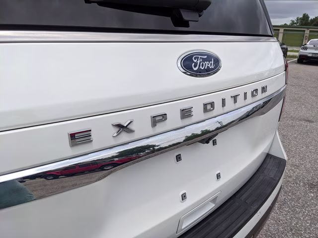 2022 Star White Metallic Tri-Coat Ford Expedition King Ranch 4X4 SUV