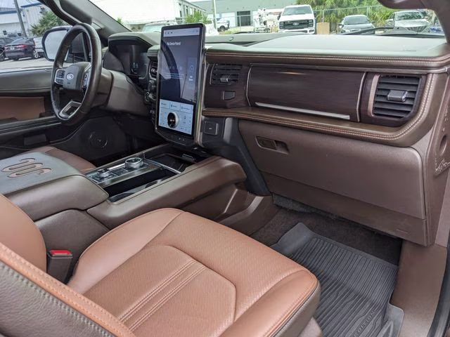 2022 Star White Metallic Tri-Coat Ford Expedition King Ranch 4X4 SUV