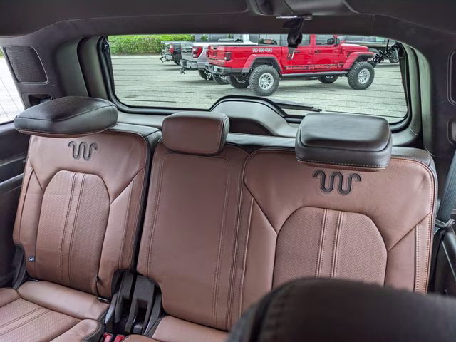 2022 Star White Metallic Tri-Coat Ford Expedition King Ranch 4X4 SUV