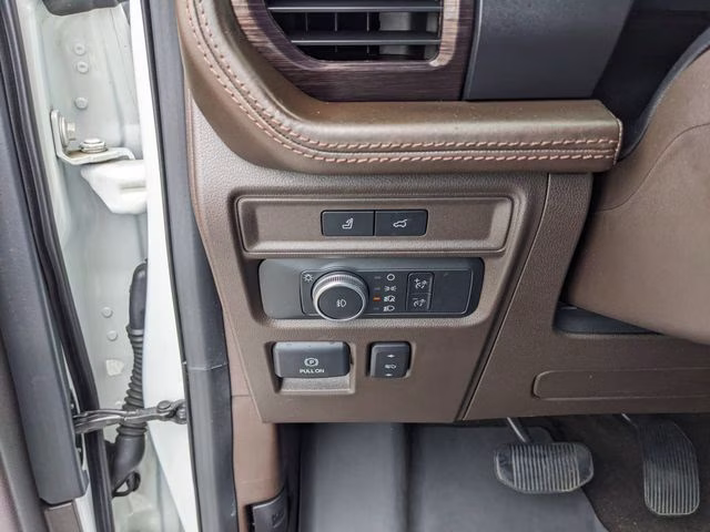 2022 Star White Metallic Tri-Coat Ford Expedition King Ranch 4X4 SUV