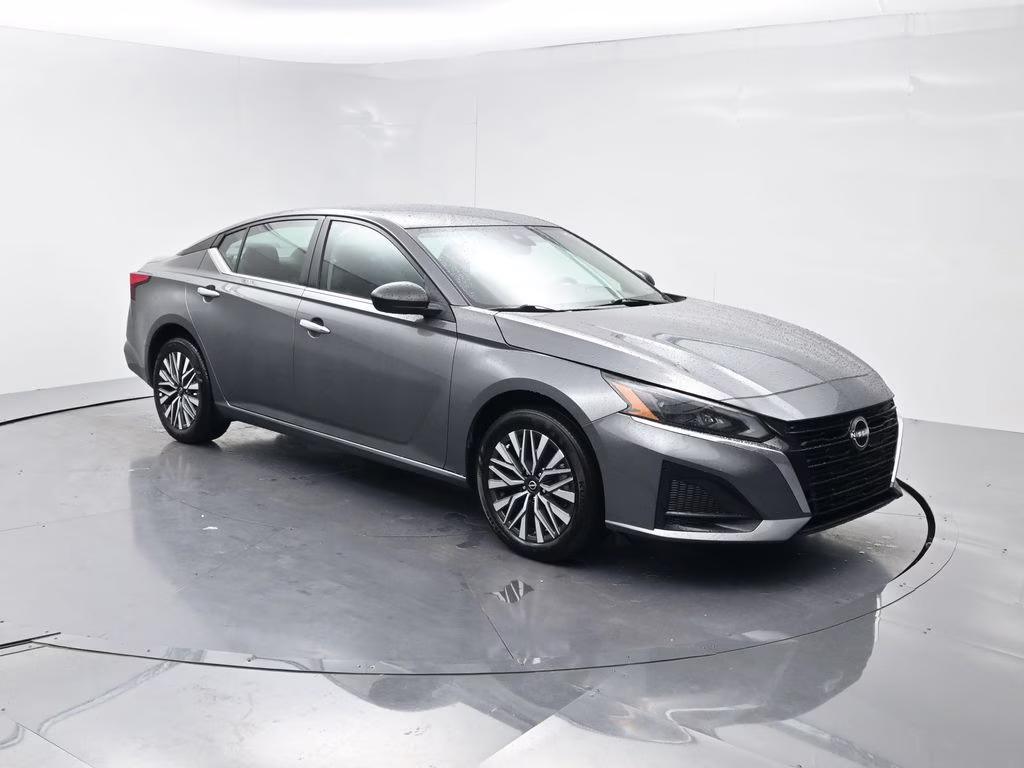 2025 Gun Metallic Nissan Altima 2.5 SV AWD Sedan