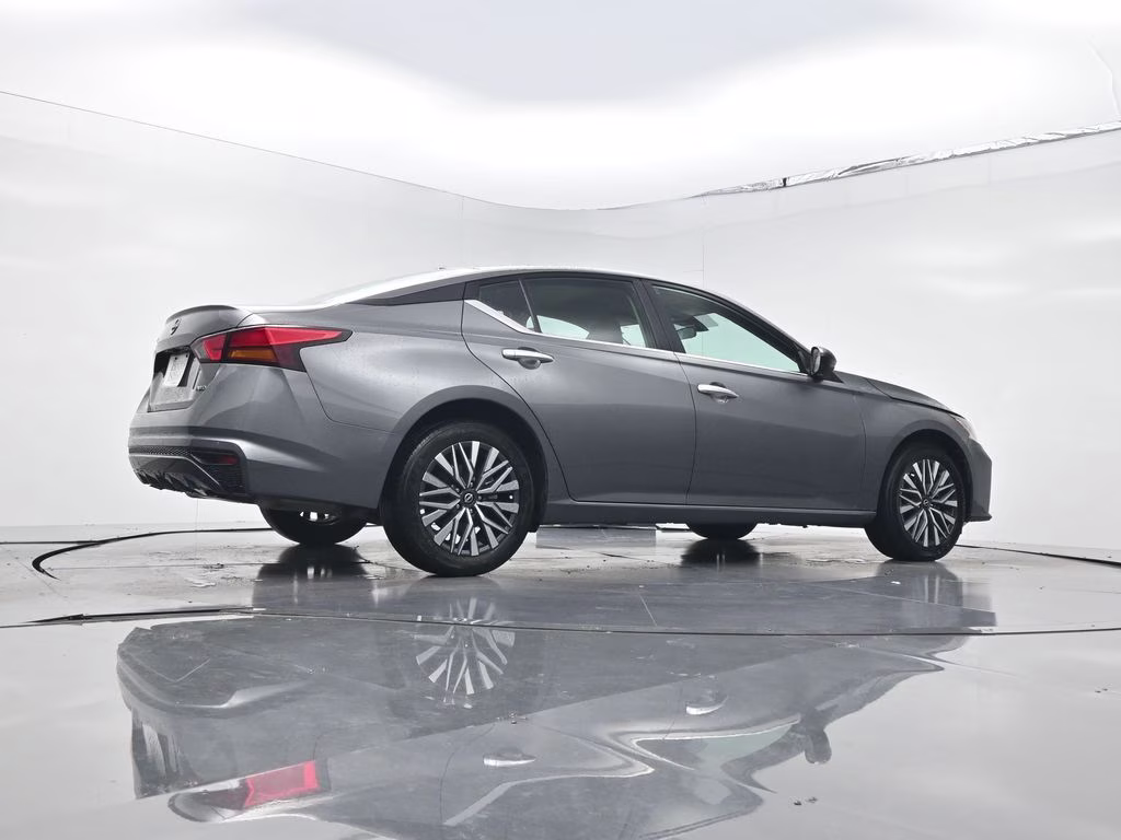 2025 Gun Metallic Nissan Altima 2.5 SV AWD Sedan