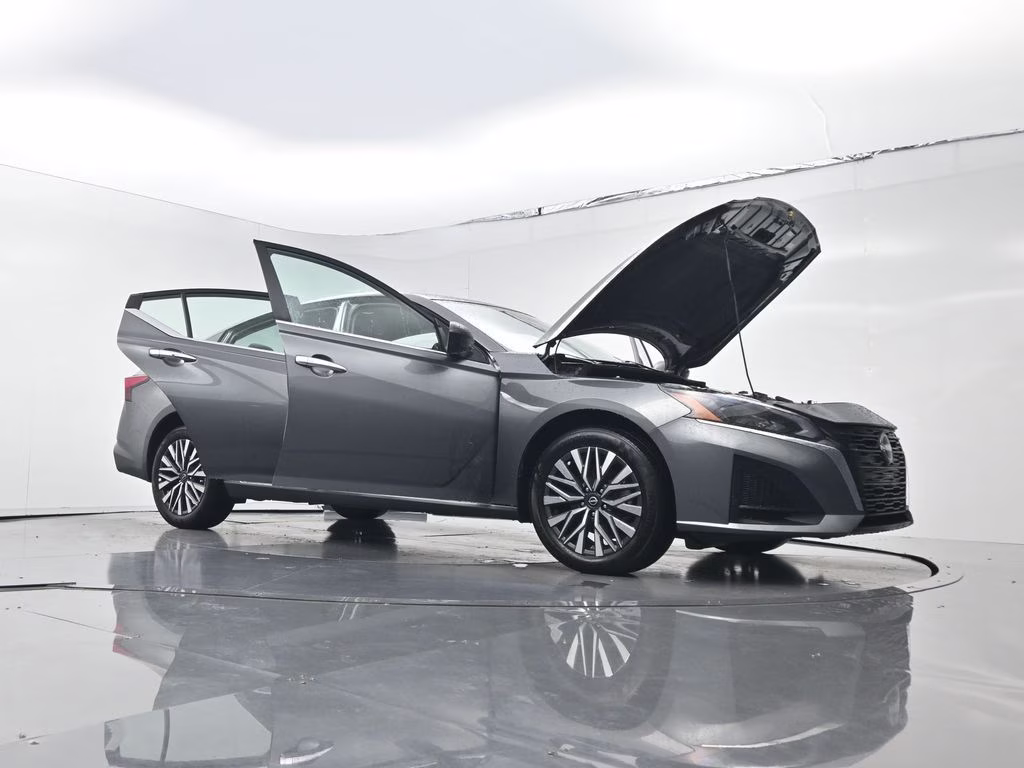 2025 Gun Metallic Nissan Altima 2.5 SV AWD Sedan
