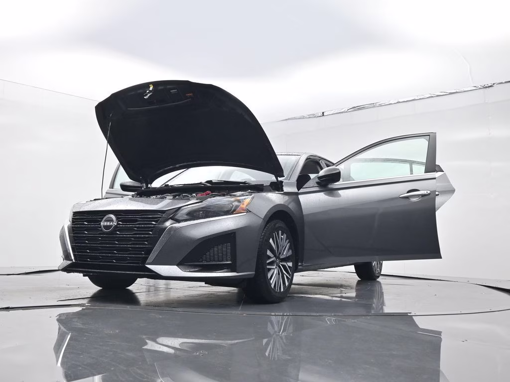 2025 Gun Metallic Nissan Altima 2.5 SV AWD Sedan