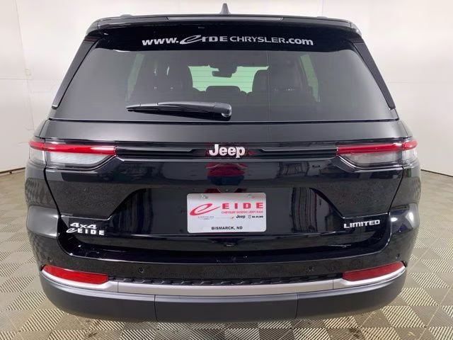 2026 Diamond Black Crystal Pearlcoat Jeep Grand Cherokee Limited 4X4 SUV