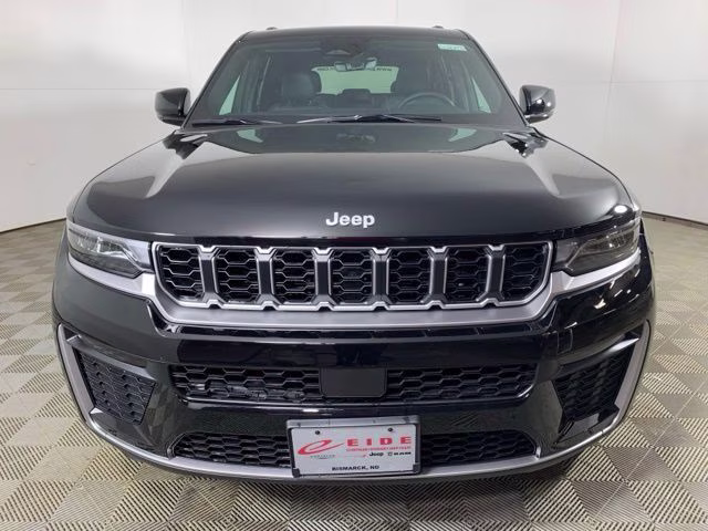 2026 Diamond Black Crystal Pearlcoat Jeep Grand Cherokee Limited 4X4 SUV