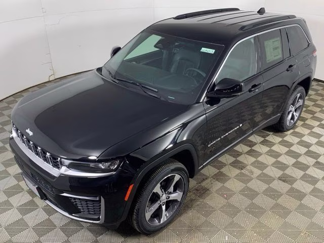 2026 Diamond Black Crystal Pearlcoat Jeep Grand Cherokee Limited 4X4 SUV