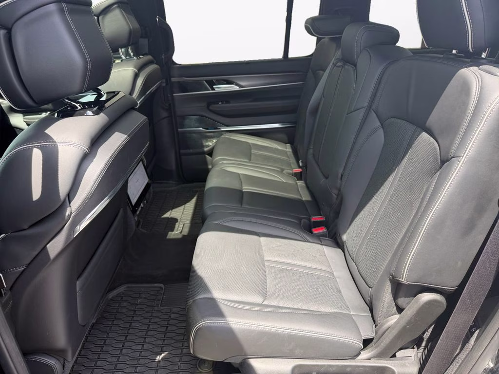 2023 Diamond Black Crystal Pearlcoat Jeep Grand Wagoneer Series II w/Massaging Front Seats & 3 Panel Sun Ro 4X4 SUV
