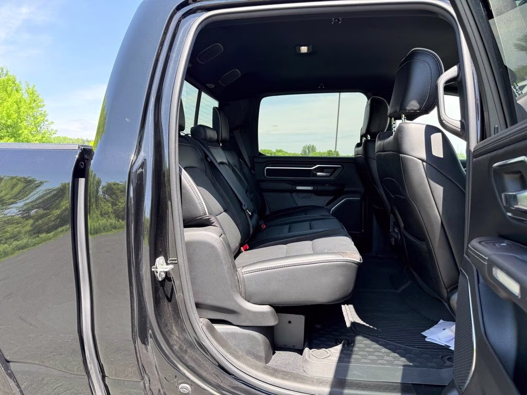 2025 Diamond Black Crystal Pearlcoat Ram 1500 Laramie 4X4 Truck