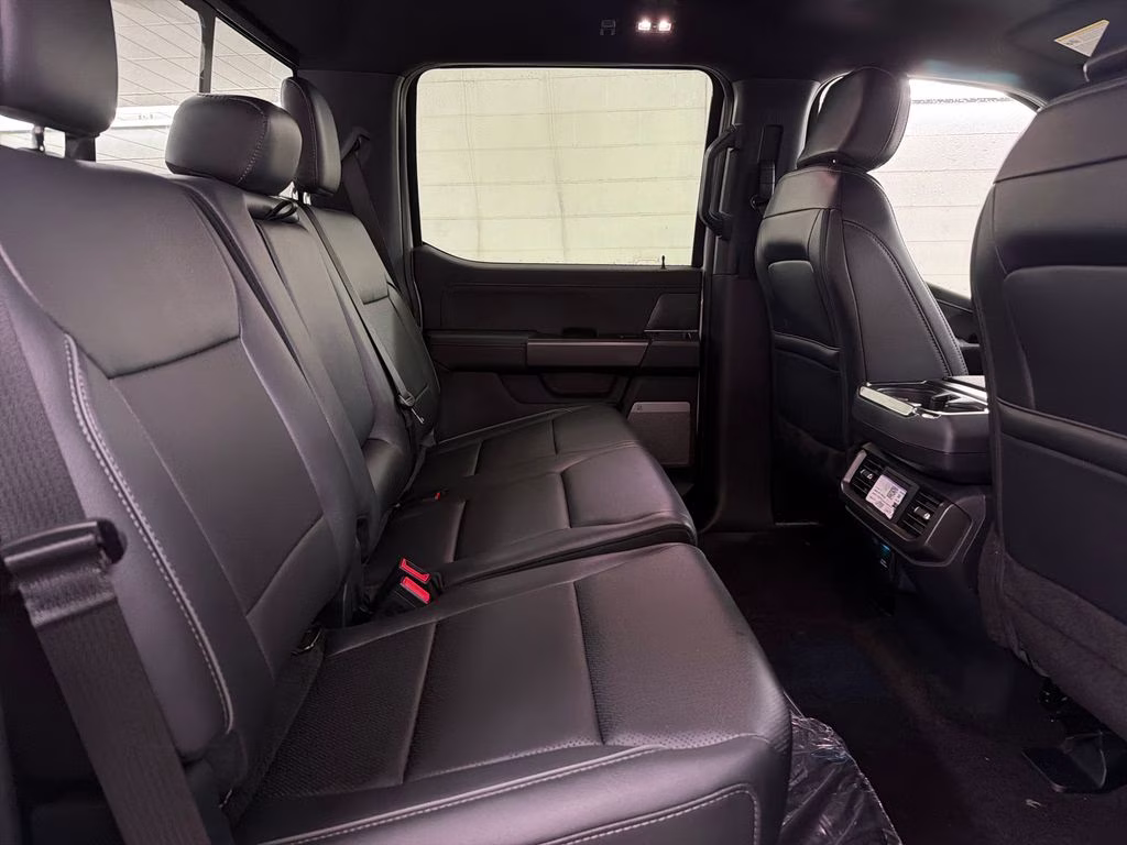 2026 OXFORD WHITE Ford F-150 Lariat 4X4 Truck