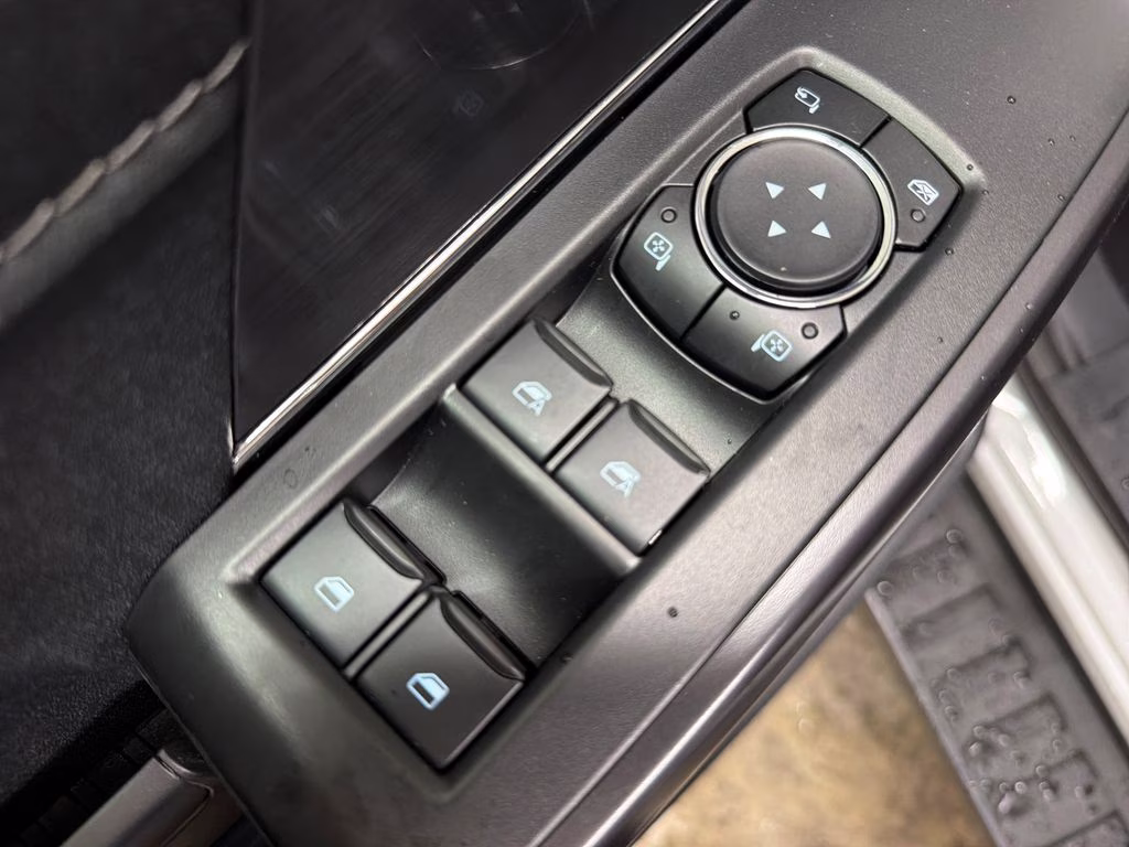 2026 AVALANCHE Ford F-150 Lariat 4X4 Truck